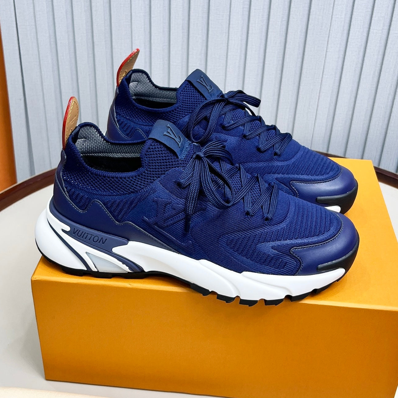 Men's casual sneakers