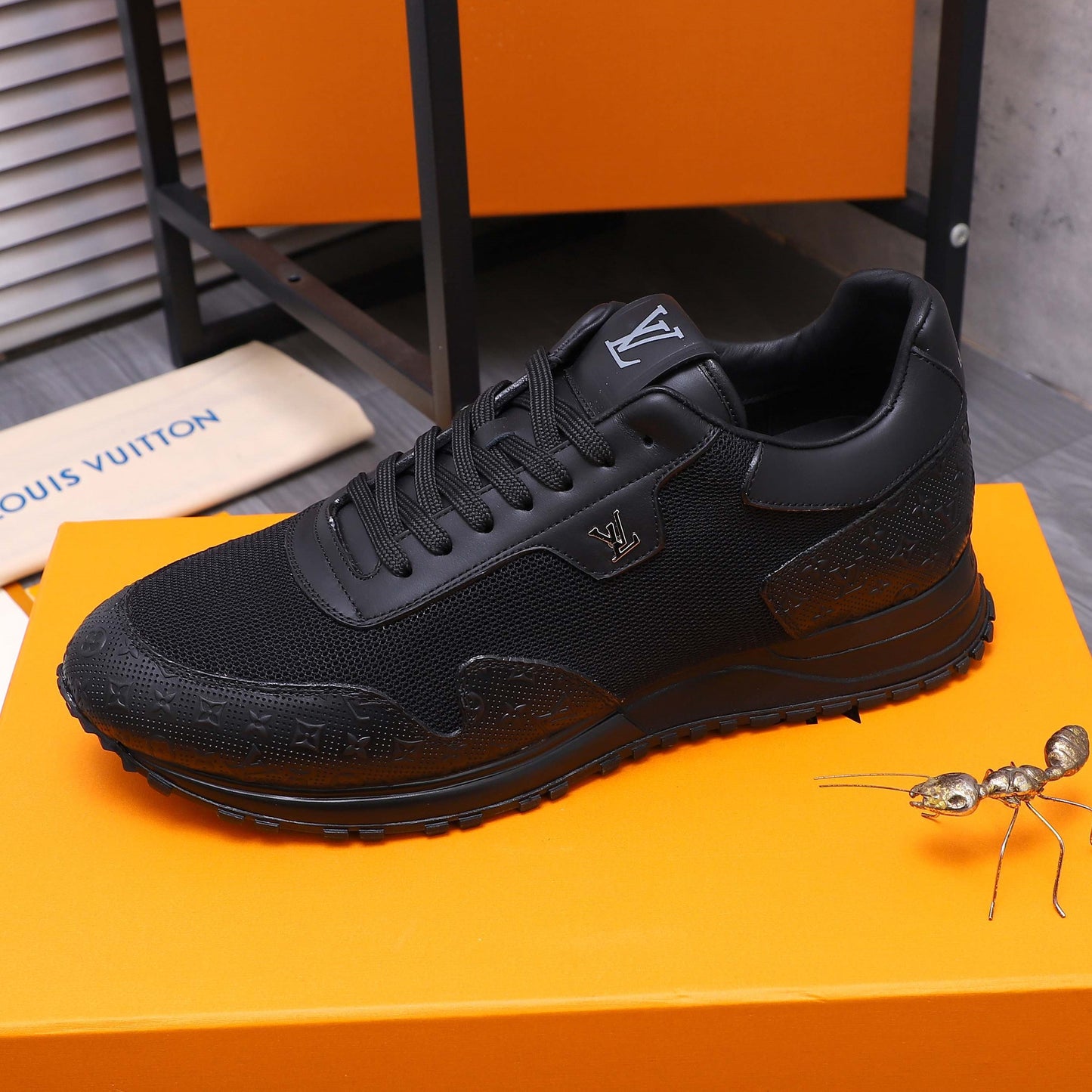 Men's casual sneakers