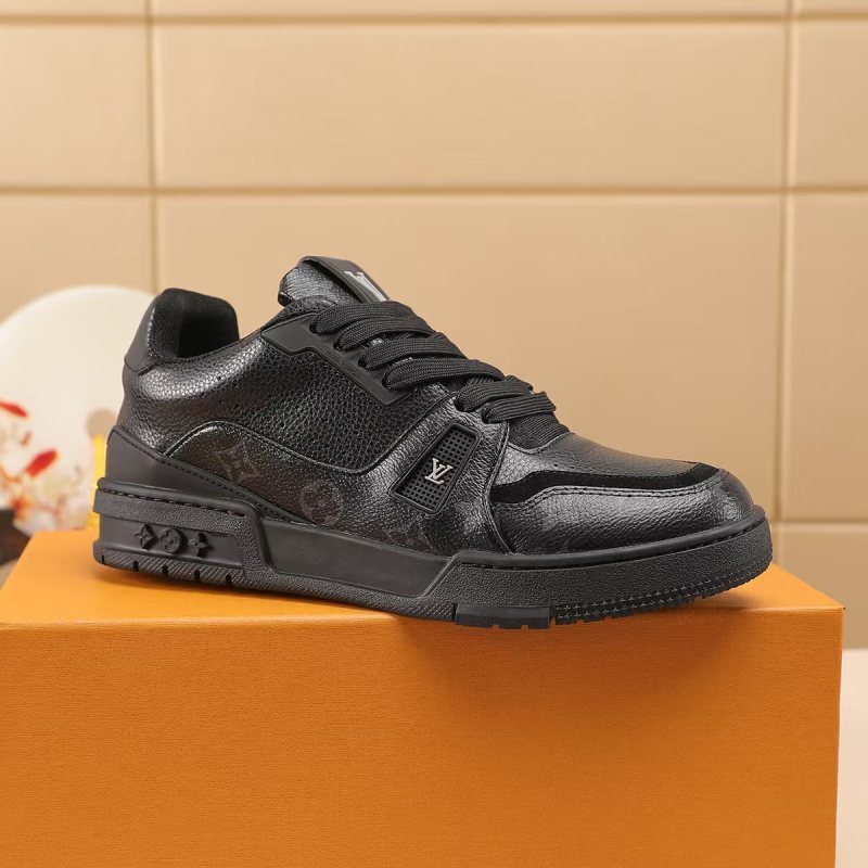 Men's casual sneakers