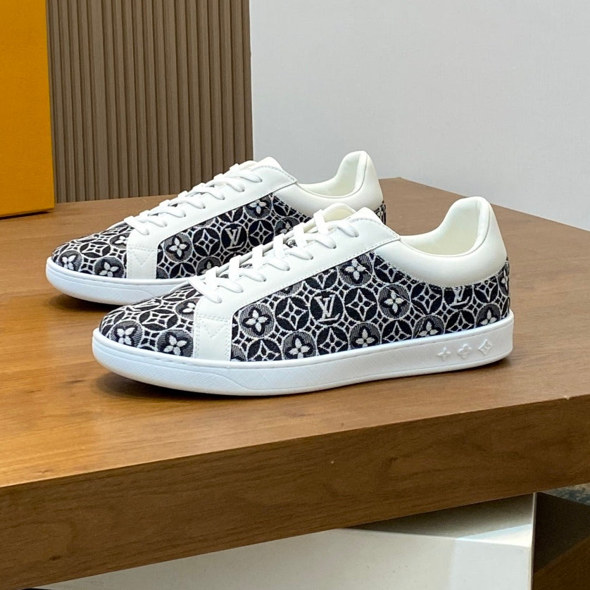 Men's casual sneakers