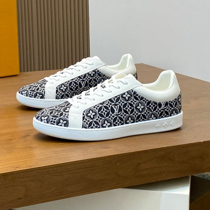 Men's casual sneakers