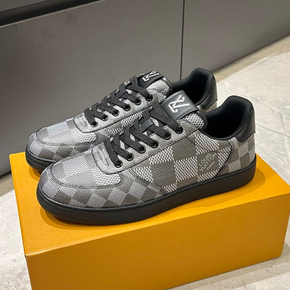 Men's casual sneakers