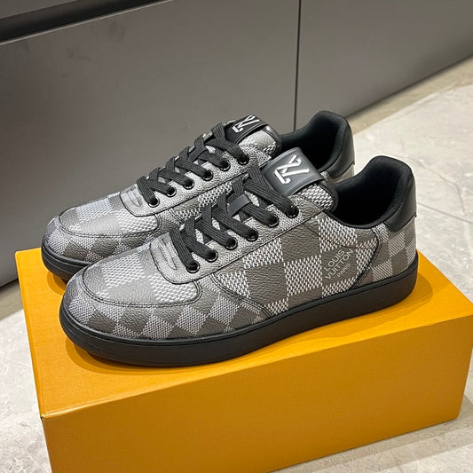Men's casual sneakers