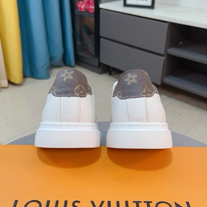 Men's casual sneakers