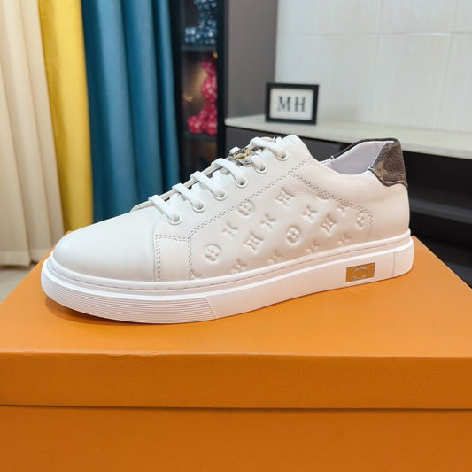 Men's casual sneakers
