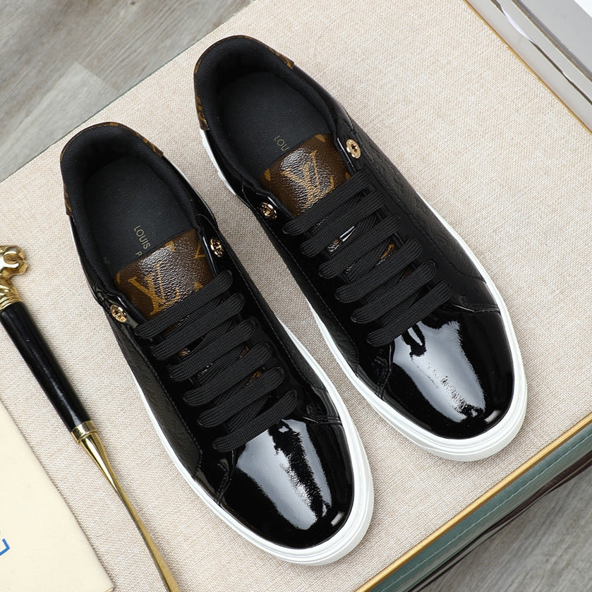 Men's casual sneakers