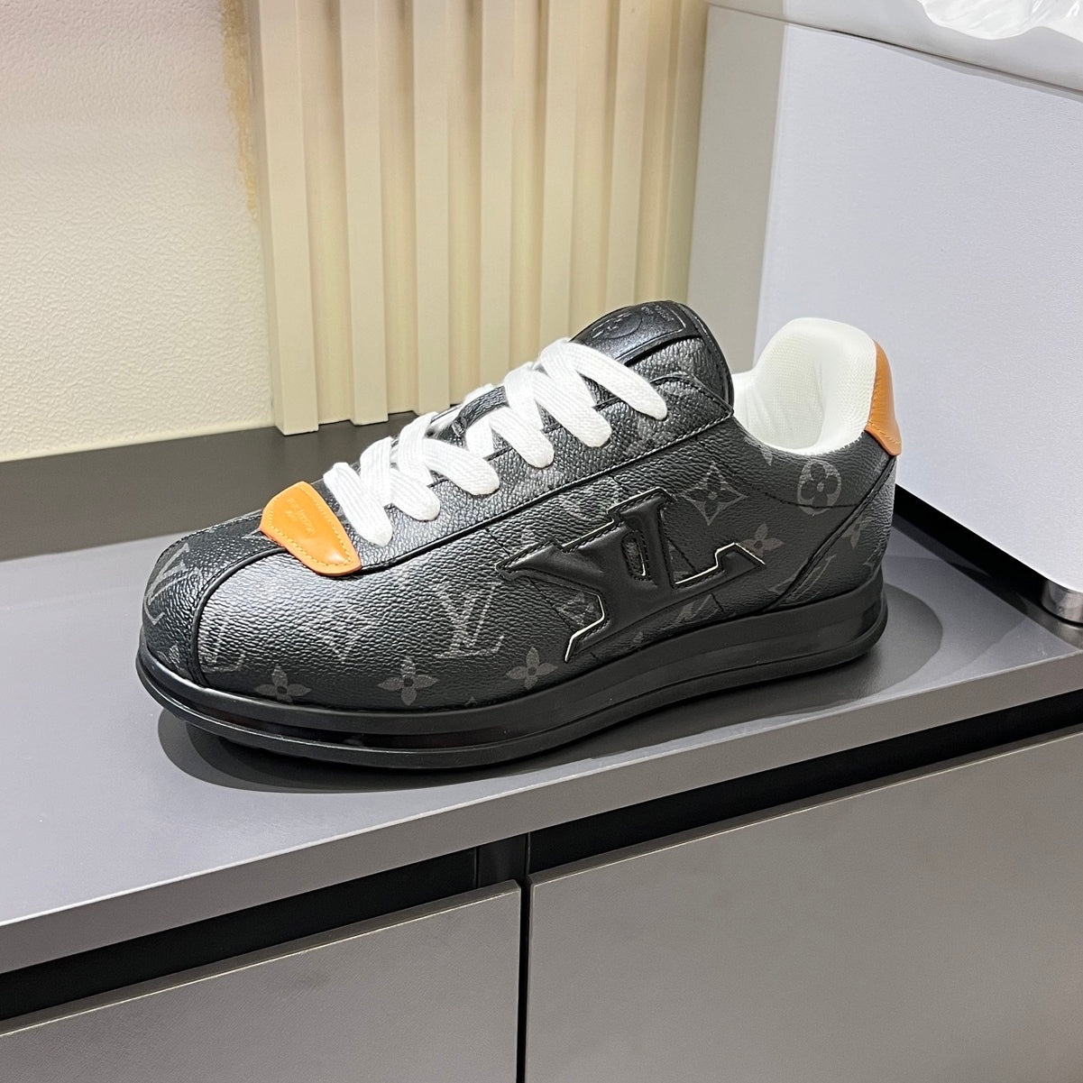 Men's casual sneakers
