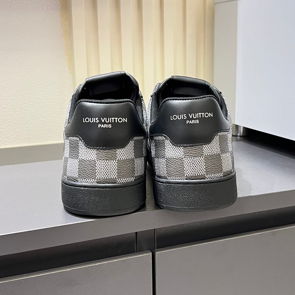 Men's casual sneakers