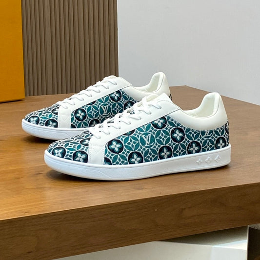 Men's casual sneakers