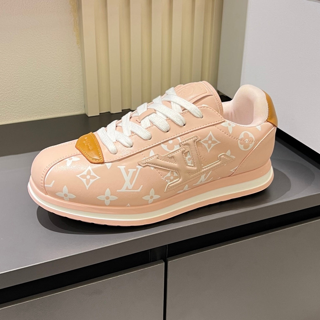 Men's casual sneakers