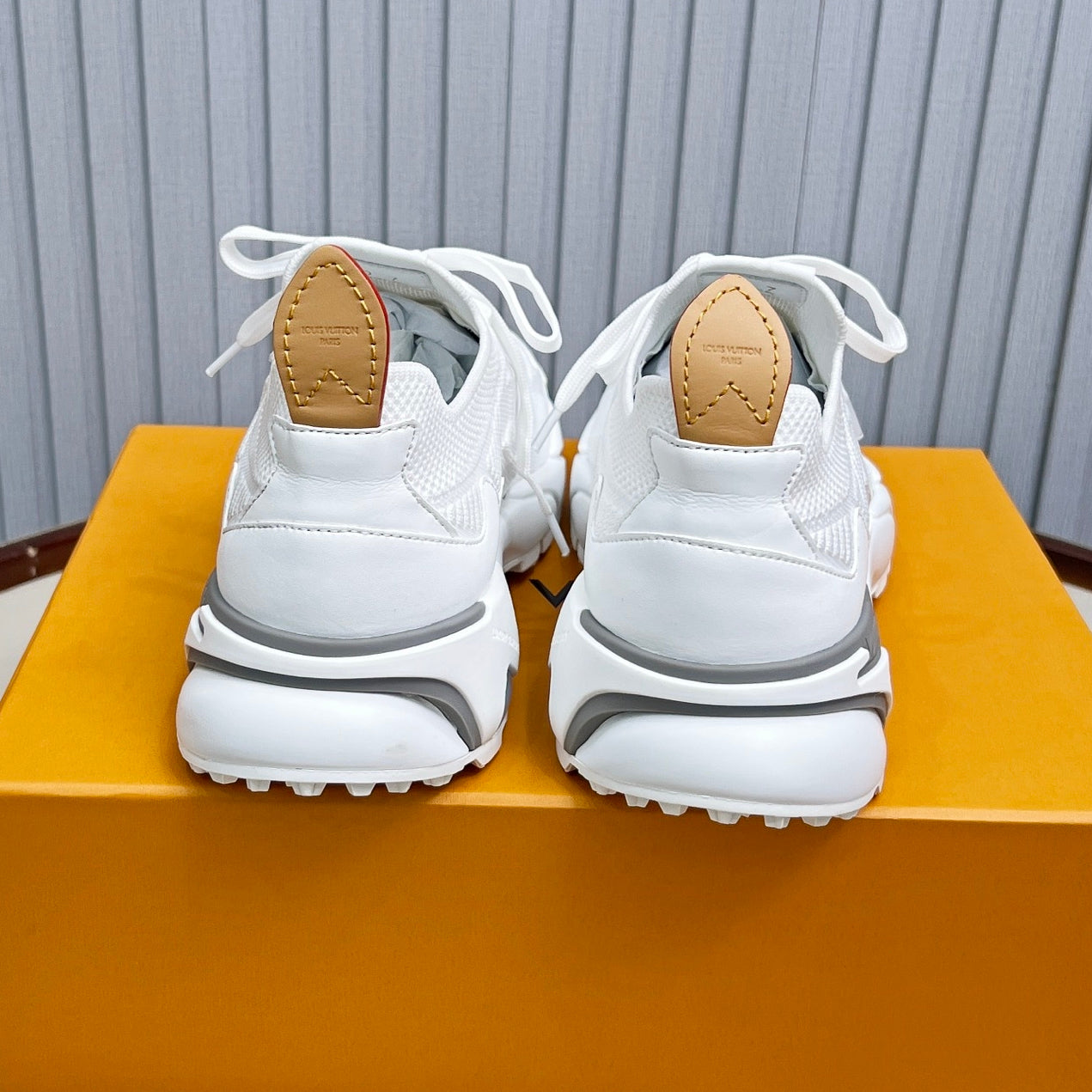 Men's casual sneakers