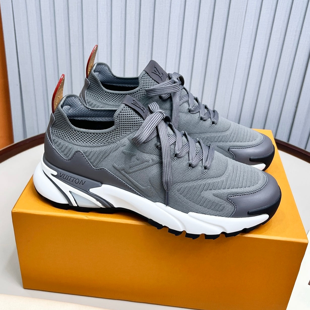 Men's casual sneakers