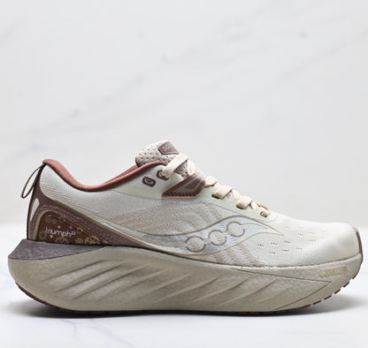 Saucony Triumph 22 Black Ultralight Running Sneaker