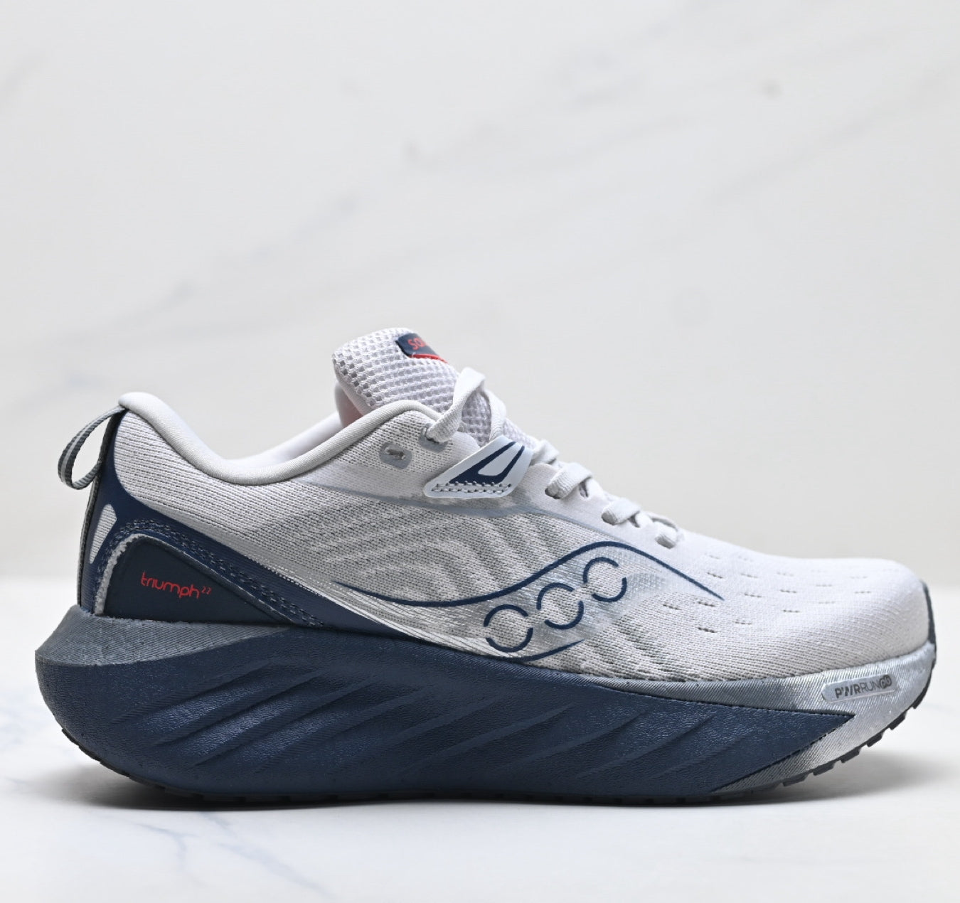 Saucony Triumph 22 Black Ultralight Running Sneaker