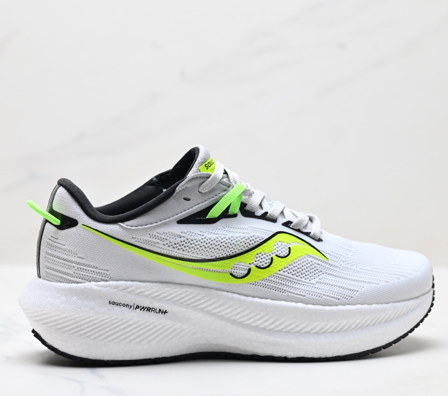 Saucony Triumph 21 Black Ultralight Running Sneaker