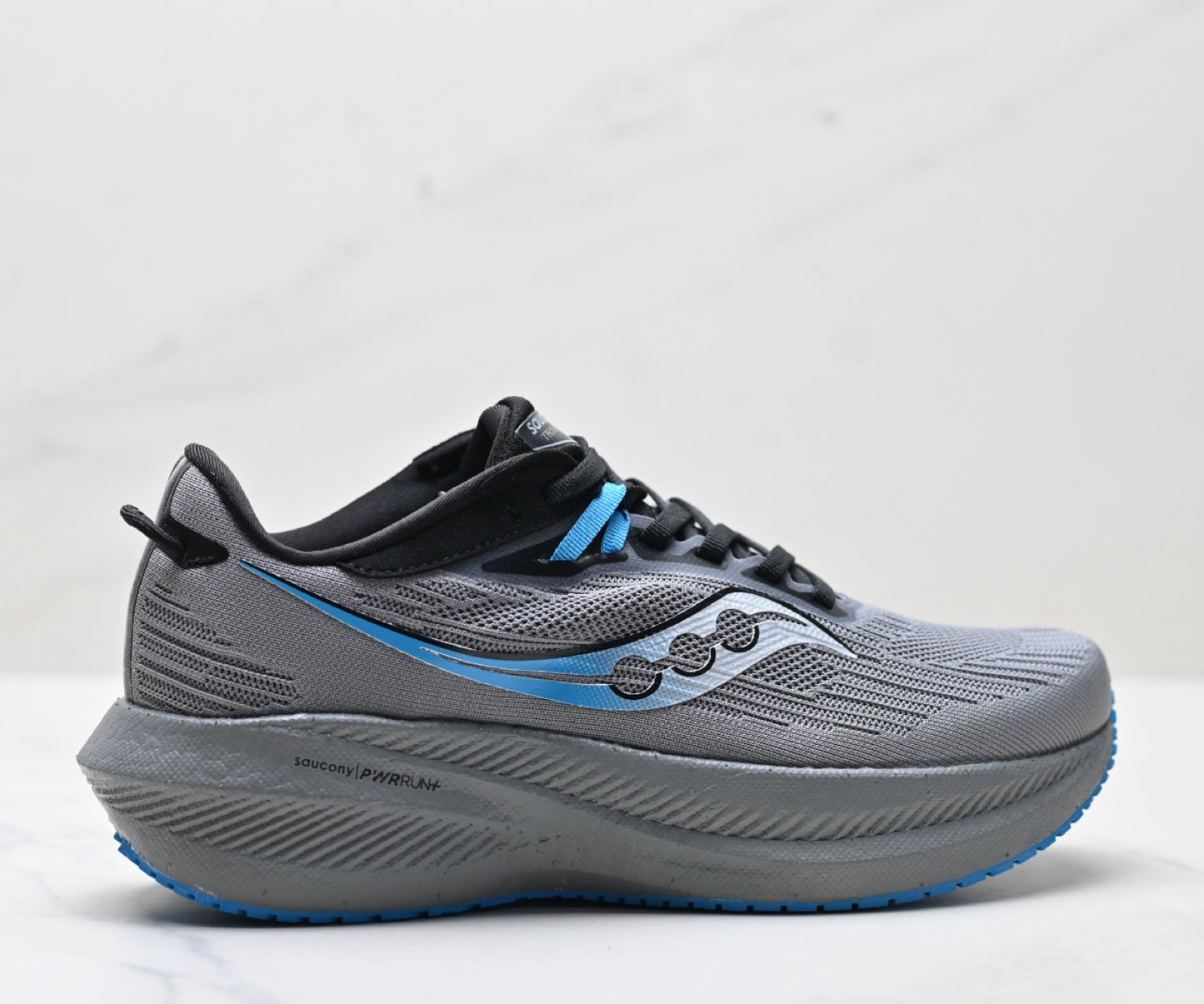Saucony Triumph 21 Black Ultralight Running Sneaker