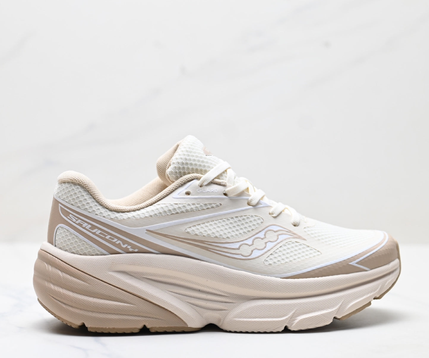 Saucony Guard AMR Beige Lightweight Cushioned Sneaker