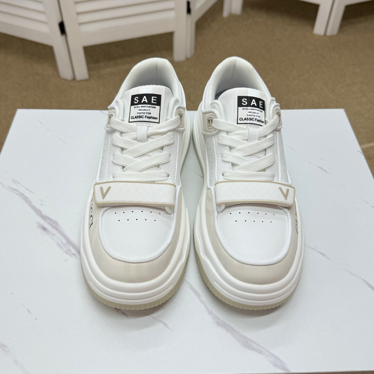 Gucci Men's Beige Casual Sneakers