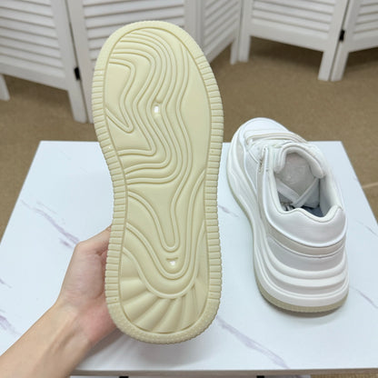 Gucci Men's Beige Casual Sneakers