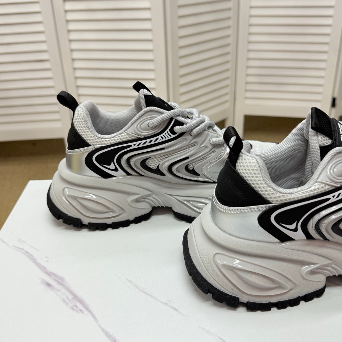 Gucci Men's Casual Sneakers | Gray & Beige