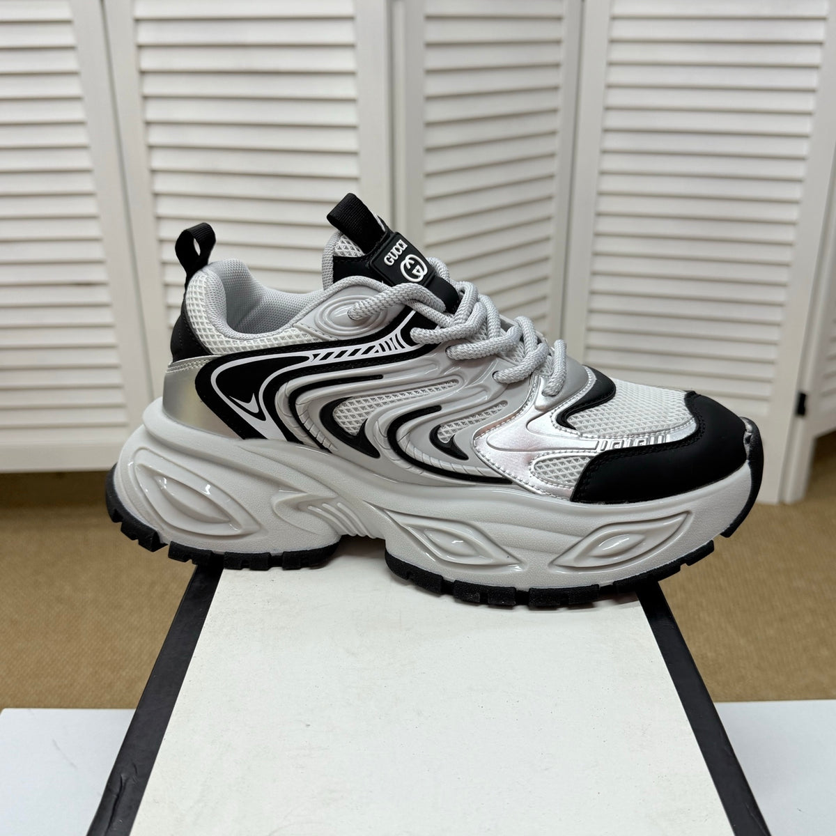 Gucci Men's Casual Sneakers | Gray & Beige