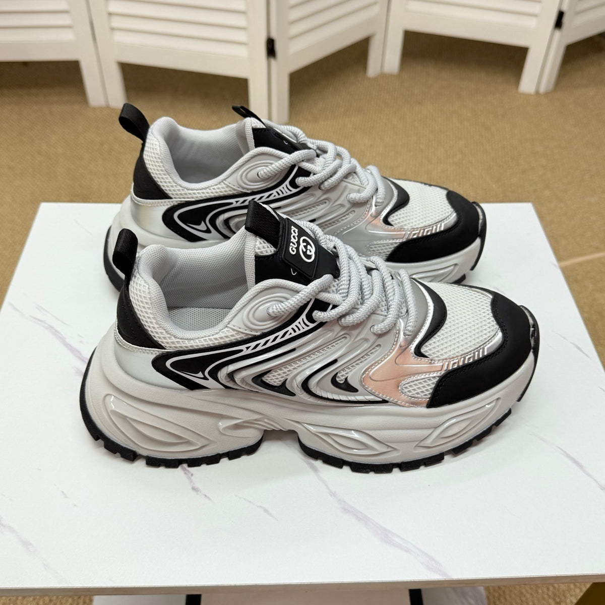 Gucci Men's Casual Sneakers | Gray & Beige