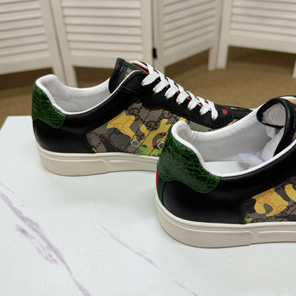 Gucci Men's Casual Sneakers in Black & White