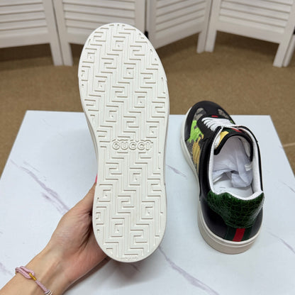 Gucci Men's Casual Sneakers in Black & White